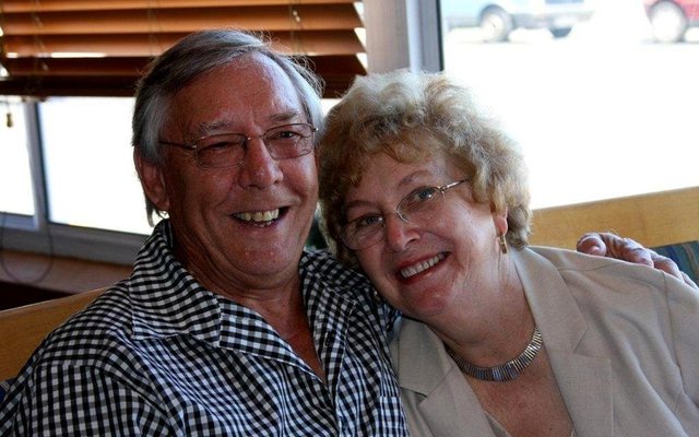 Die trotse Oupa en Ouma in Gansbaai, Hennie en Ton Muller, oor hul kleinseun, Jacques Beukes, se matriekprestasies  